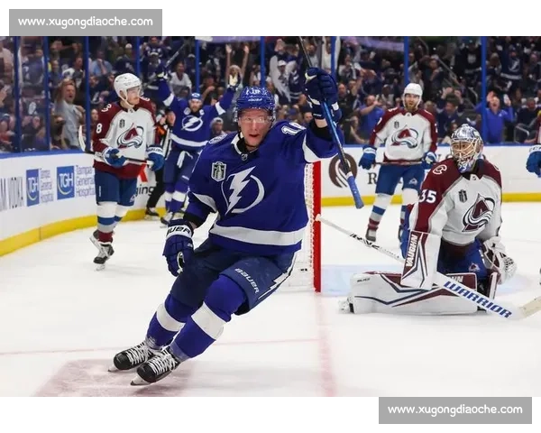 雪崩与闪电的极限对决揭示自然力量的速度与毁灭之美在极端环境中